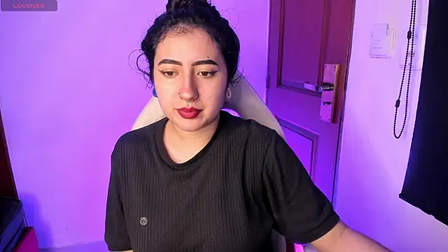 Snapshot of larissa01_ chatting on September 28, 3:34 am larissa01 online show from September 28, 3:34 am