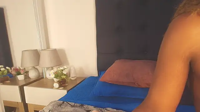 Evelonga 707 online show from April 10, 7:07 pm