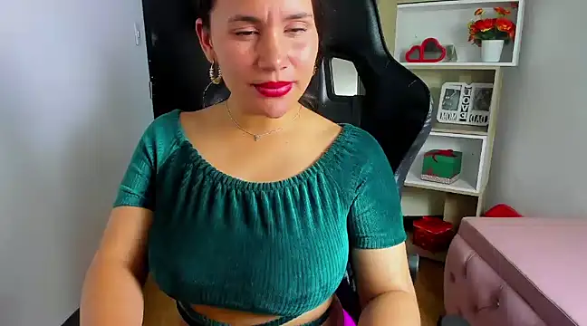 Snapshot of Saylor_Lee22 chatting on December 4, 3:15 am Saylor Lee22 online show from December 4, 3:15 am