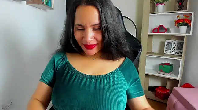 Snapshot of Saylor_Lee22 chatting on December 4, 6:33 am Saylor Lee22 online show from December 4, 6:33 am