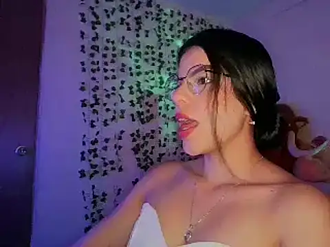 Snapshot of Adararose1 chatting on December 18, 4:17 pm Adararose1 online show from December 18, 4:17 pm
