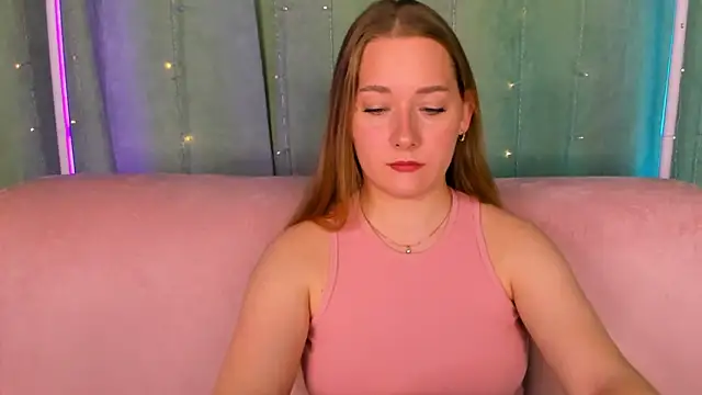 Snapshot of AlinaVice chatting on April 30, 1:12 am AlinaVice online show from April 30, 1:12 am
