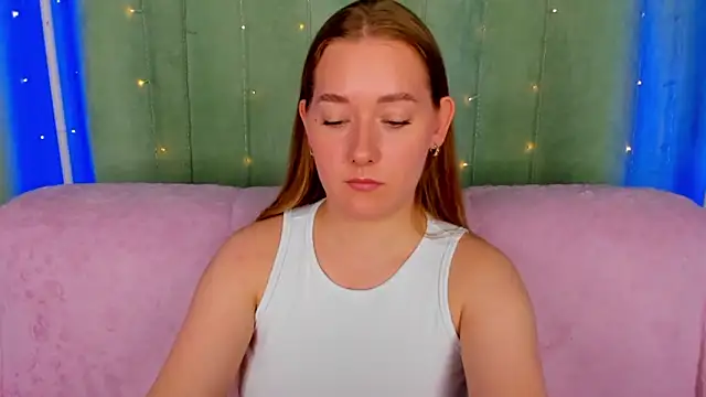 Snapshot of AlinaVice chatting on May 19, 1:11 am AlinaVice online show from May 19, 1:11 am