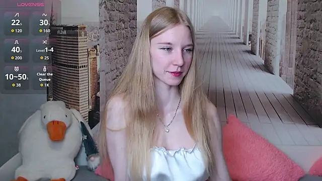 Snapshot of Cutieblondegirl chatting on April 2, 6:16 pm Cutieblondegirl online show from April 2, 6:16 pm