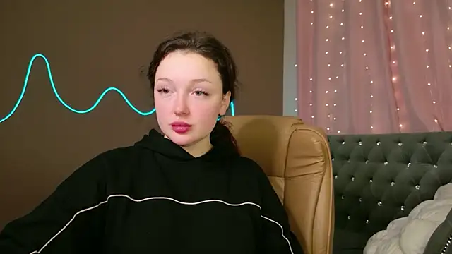 GloriNichols online show from October 19, 5:19 am