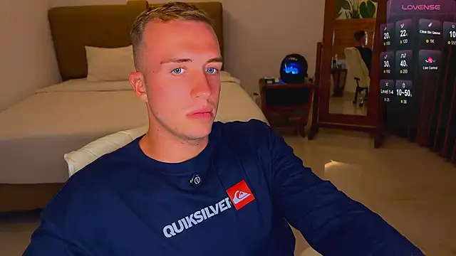 Snapshot of tommy_cumfinger chatting on October 21, 11:22 am tommy cumfinger online show from October 21, 11:22 am