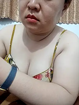Snapshot of VyOanh2K chatting on May 12, 3:53 pm VyOanh2K online show from May 12, 3:53 pm
