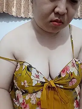 Snapshot of VyOanh2K chatting on June 9, 4:29 pm VyOanh2K online show from June 9, 4:29 pm