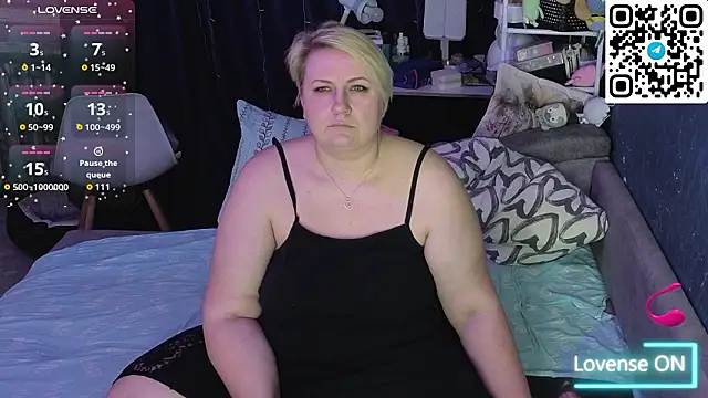 Snapshot of CuteHanna chatting on March 16, 7:40 pm CuteHanna online show from March 16, 7:40 pm