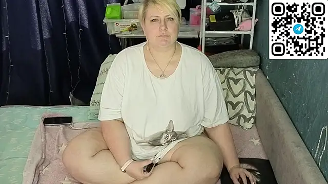 Snapshot of CuteHanna chatting on April 3, 1:09 pm CuteHanna online show from April 3, 1:09 pm