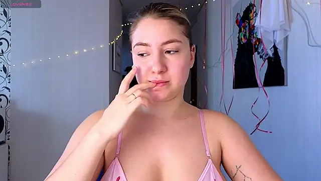 Yassyaaa online show from March 7, 11:40 am