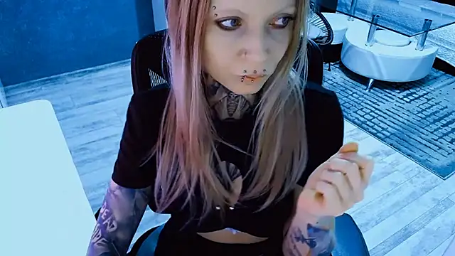 InesGold online show from April 10, 3:28 pm