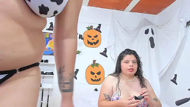 Snapshot of Karol_IsabelCouple chatting on November 1, 9:39 pm Karol IsabelCouple online show from November 1, 9:39 pm