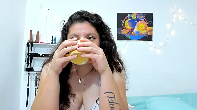 Snapshot of Karol_IsabelCouple chatting on February 2, 3:49 am Karol IsabelCouple online show from February 2, 3:49 am