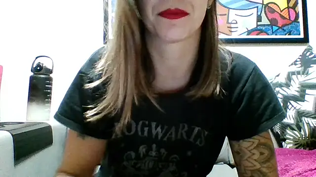 Snapshot of Shy_Runner chatting on May 8, 12:27 am Shy Runner online show from May 8, 12:27 am