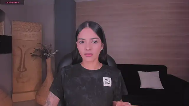 HannahJamesX online show from January 3, 6:46 pm