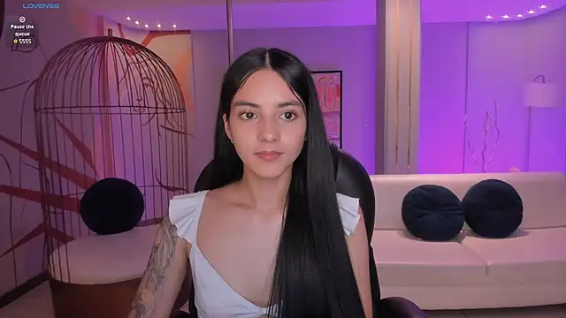 HannahJamesX online show from January 13, 8:37 pm