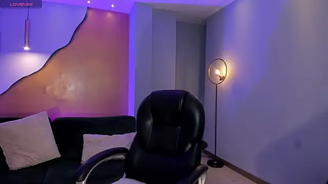 HannahJamesX online show from February 20, 6:57 pm