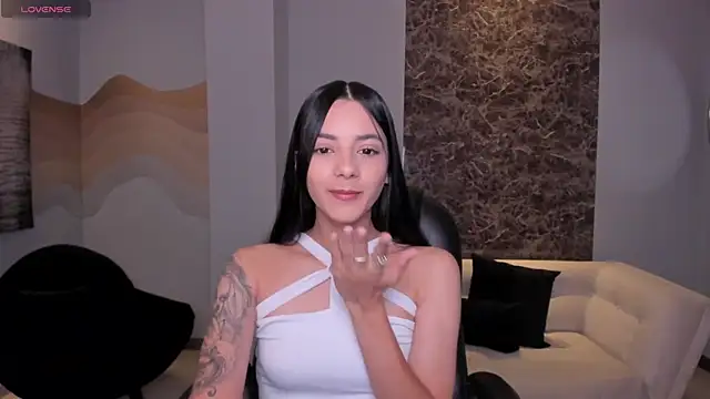 HannahJamesX online show from February 25, 7:03 pm