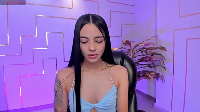 HannahJamesX online show from September 9, 5:45 pm