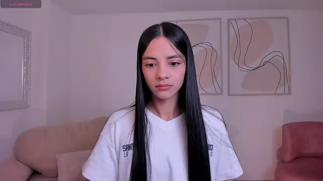 HannahJamesX online show from October 5, 5:00 pm