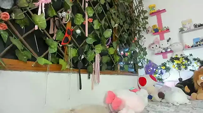 LunaDeCristall online show from December 9, 1:40 am