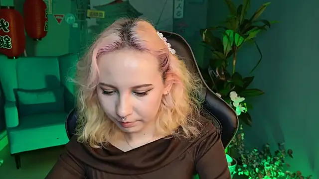 JasmineMilko online show from February 13, 8:17 am