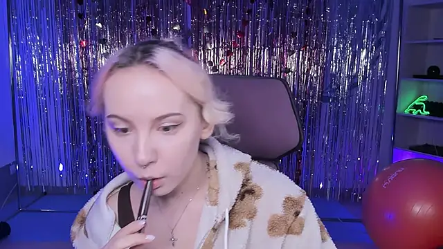 JasmineMilko online show from March 19, 5:08 am