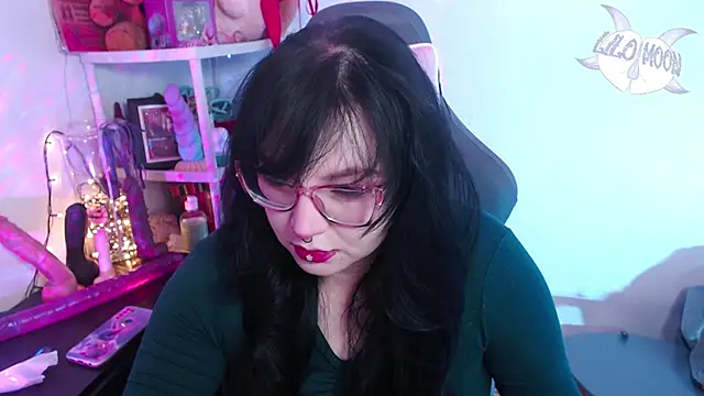 Snapshot of LiloMoon69 chatting on December 14, 3:29 am LiloMoon69 online show from December 14, 3:29 am