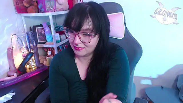 Snapshot of LiloMoon69 chatting on December 14, 6:35 am LiloMoon69 online show from December 14, 6:35 am