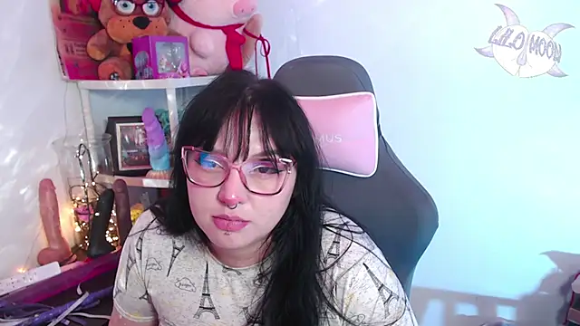 Snapshot of LiloMoon69 chatting on December 19, 7:18 am LiloMoon69 online show from December 19, 7:18 am