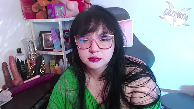Snapshot of LiloMoon69 chatting on December 23, 2:45 am LiloMoon69 online show from December 23, 2:45 am