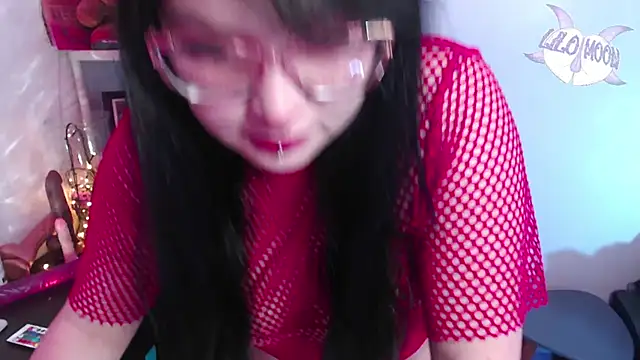 Snapshot of LiloMoon69 chatting on December 25, 2:46 am LiloMoon69 online show from December 25, 2:46 am