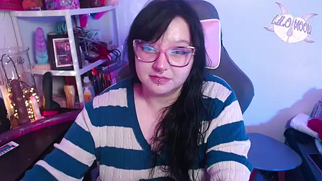 Snapshot of LiloMoon69 chatting on January 4, 5:16 am LiloMoon69 online show from January 4, 5:16 am