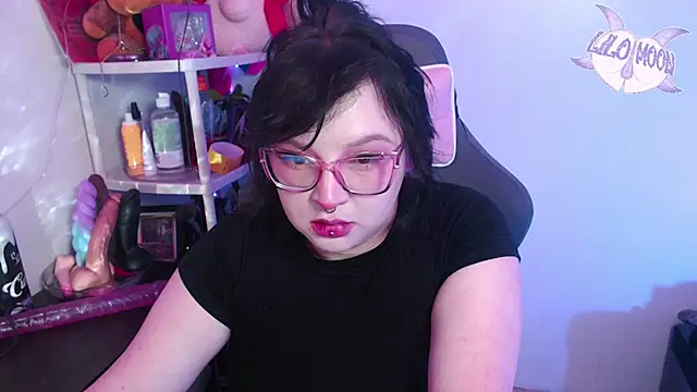 Snapshot of LiloMoon69 chatting on January 19, 4:22 am LiloMoon69 online show from January 19, 4:22 am