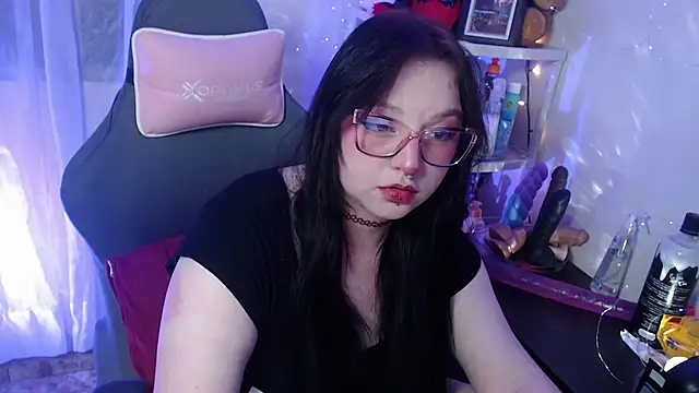 Snapshot of LiloMoon69 chatting on February 3, 3:42 am LiloMoon69 online show from February 3, 3:42 am