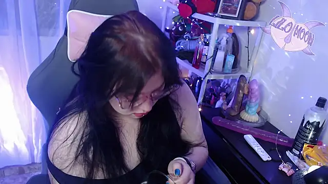 Snapshot of LiloMoon69 chatting on February 4, 3:54 am LiloMoon69 online show from February 4, 3:54 am