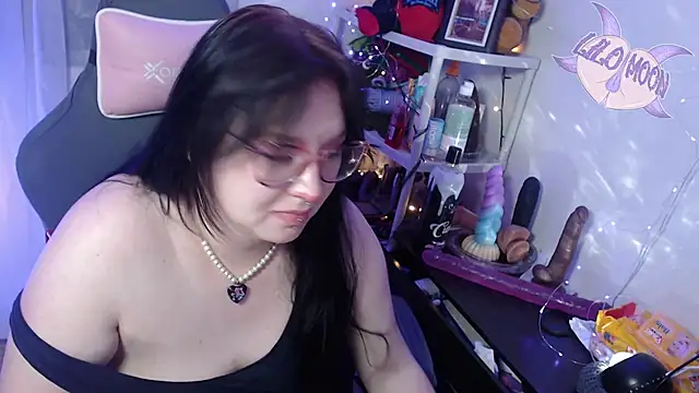 Snapshot of LiloMoon69 chatting on February 4, 6:57 am LiloMoon69 online show from February 4, 6:57 am