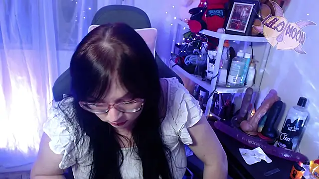 Snapshot of LiloMoon69 chatting on February 8, 3:30 am LiloMoon69 online show from February 8, 3:30 am
