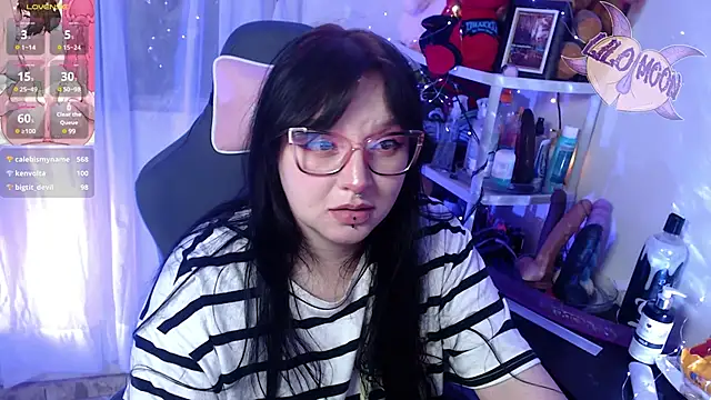 Snapshot of LiloMoon69 chatting on February 9, 6:11 am LiloMoon69 online show from February 9, 6:11 am