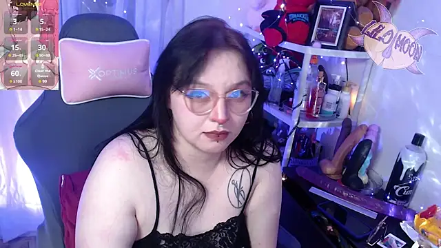 Snapshot of LiloMoon69 chatting on February 10, 3:57 am LiloMoon69 online show from February 10, 3:57 am