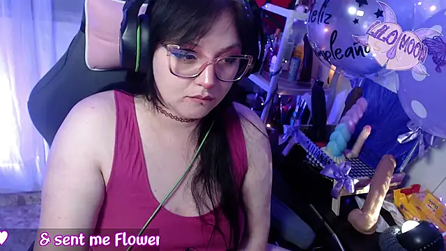 Snapshot of LiloMoon69 chatting on February 13, 6:52 am LiloMoon69 online show from February 13, 6:52 am