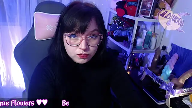 Snapshot of LiloMoon69 chatting on February 14, 3:33 am LiloMoon69 online show from February 14, 3:33 am