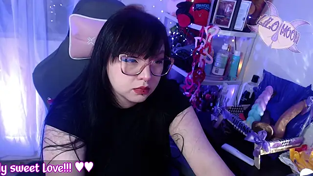 Snapshot of LiloMoon69 chatting on February 16, 4:20 am LiloMoon69 online show from February 16, 4:20 am