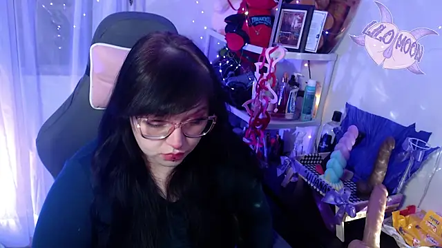 Snapshot of LiloMoon69 chatting on February 18, 3:21 am LiloMoon69 online show from February 18, 3:21 am