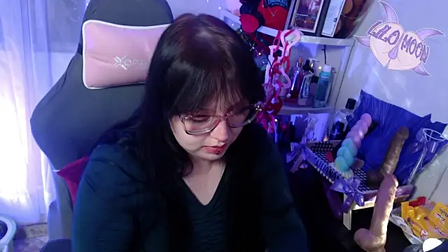Snapshot of LiloMoon69 chatting on February 18, 6:26 am LiloMoon69 online show from February 18, 6:26 am