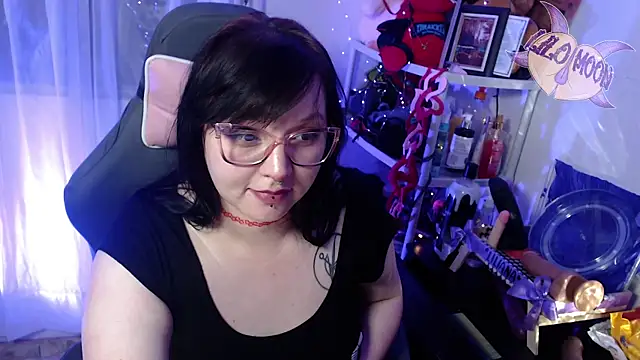 Snapshot of LiloMoon69 chatting on February 21, 7:12 am LiloMoon69 online show from February 21, 7:12 am