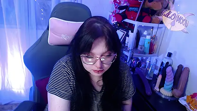Snapshot of LiloMoon69 chatting on February 22, 4:07 am LiloMoon69 online show from February 22, 4:07 am
