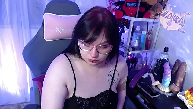 Snapshot of LiloMoon69 chatting on February 23, 3:45 am LiloMoon69 online show from February 23, 3:45 am