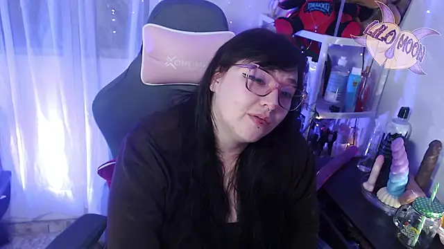 Snapshot of LiloMoon69 chatting on February 24, 7:00 am LiloMoon69 online show from February 24, 7:00 am